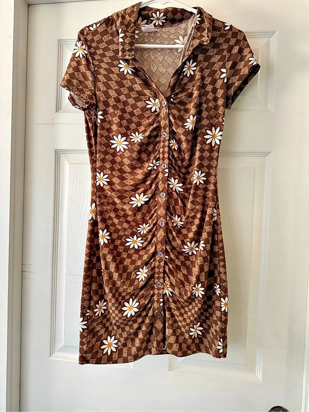 No Boundaries Brown Daisy Checkered Ruched Front Shirt Dress Medium
